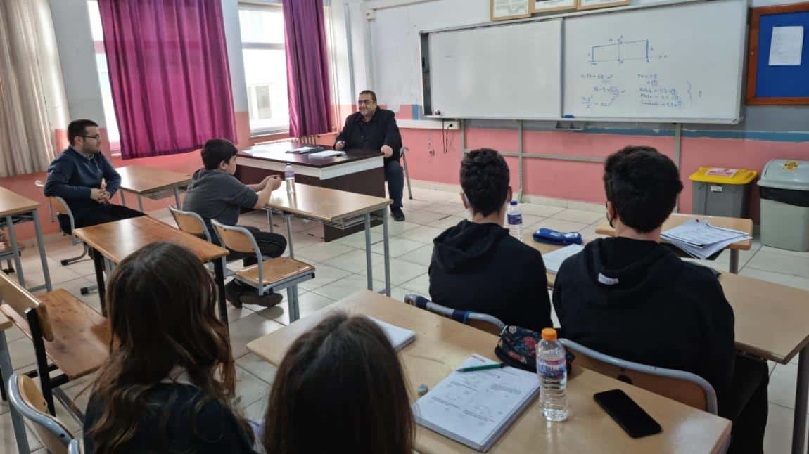 İlçe Milli Eğitim Müdürümüz Sayın İbrahim Hakkı YEĞİN, Atatürk Ortaokulundaki Destekleme ve Yetiştirme Kurslarının Denetimini Yaptı.